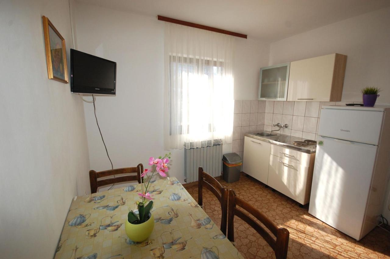 Apartments Dida By El-Pi Tours Njivice Exterior photo